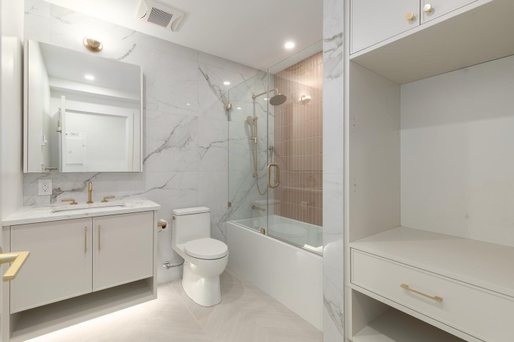 Photo 9 at 460 E 17th Avenue, Fraser VE, Vancouver East