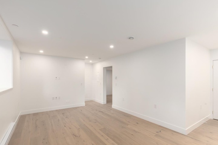 Photo 4 at 460 E 17th Avenue, Fraser VE, Vancouver East
