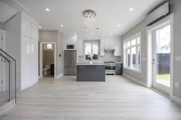Photo 3 at 2 - 5808 Lanark Street, Vancouver East