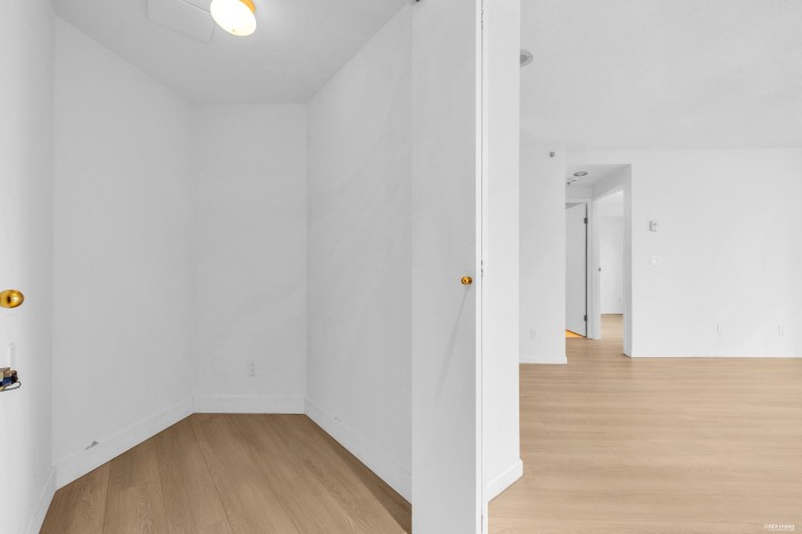 Photo 11 at 507 - 388 Drake Street, Yaletown, Vancouver West