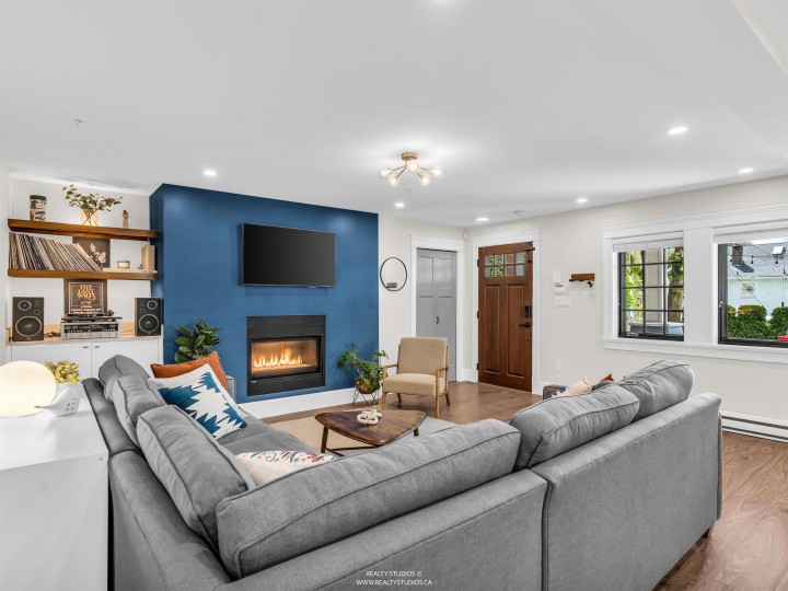 Photo 3 at 436 Lakewood Drive, Hastings, Vancouver East