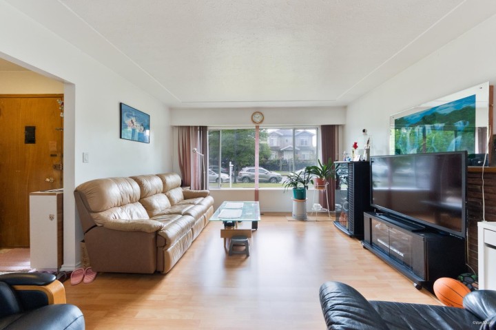 Photo 6 at 3185 E 16th Avenue, Renfrew Heights, Vancouver East