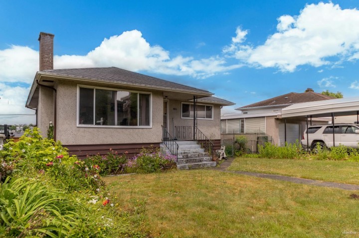 Photo 3 at 3185 E 16th Avenue, Renfrew Heights, Vancouver East