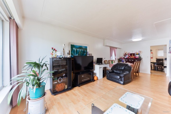 Photo 5 at 3185 E 16th Avenue, Renfrew Heights, Vancouver East