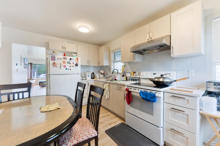 Photo 11 at 3185 E 16th Avenue, Renfrew Heights, Vancouver East