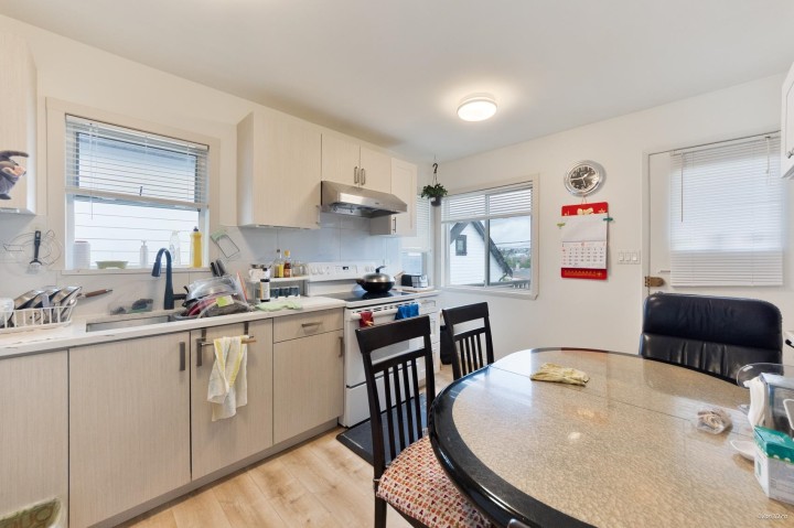 Photo 8 at 3185 E 16th Avenue, Renfrew Heights, Vancouver East