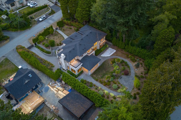Photo 34 at 920 3rd Street, West Vancouver