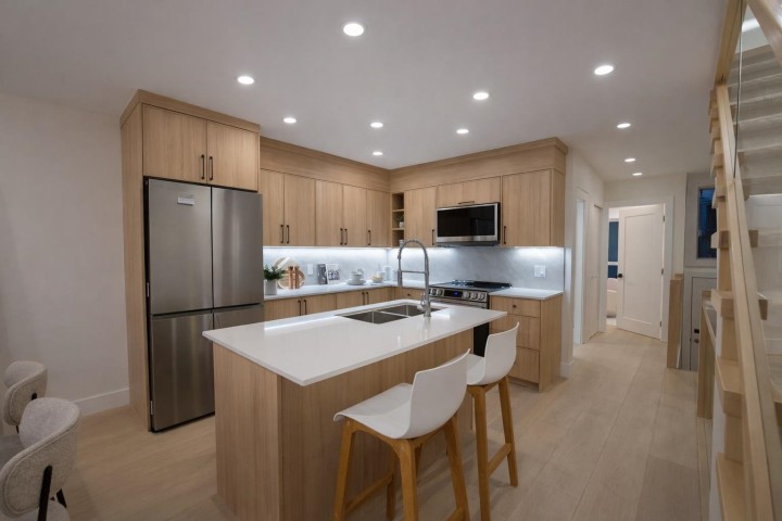 Photo 5 at 3350 Cobblestone Avenue, Champlain Heights, Vancouver East
