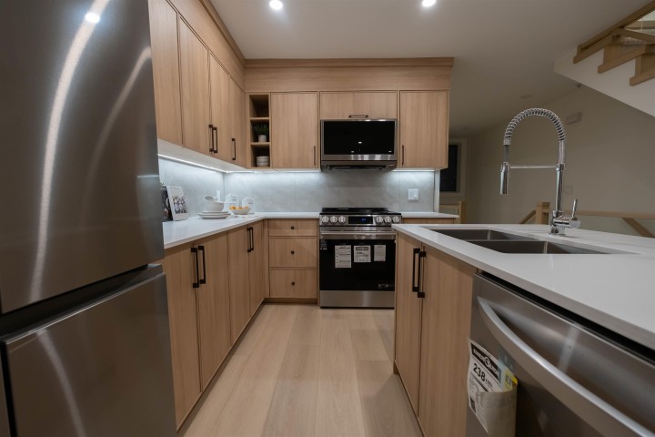 Photo 11 at 3350 Cobblestone Avenue, Champlain Heights, Vancouver East