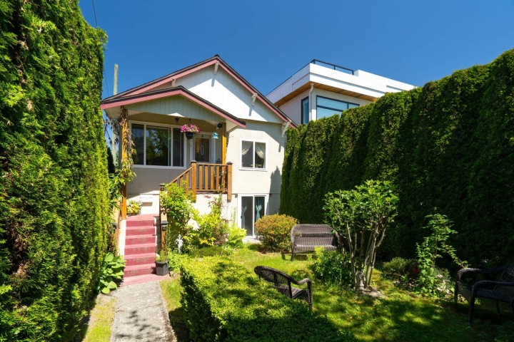 Photo 2 at 219 E 38th Avenue, Main, Vancouver East