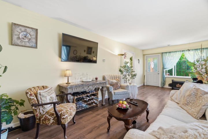 Photo 7 at 219 E 38th Avenue, Main, Vancouver East