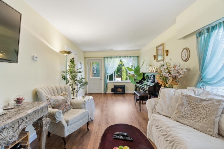 Photo 8 at 219 E 38th Avenue, Main, Vancouver East