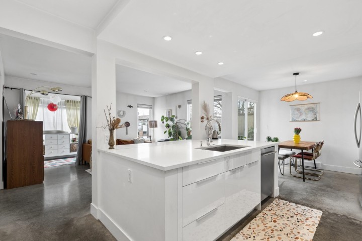 Photo 14 at 105 - 507 E 6th Avenue, Mount Pleasant VE, Vancouver East