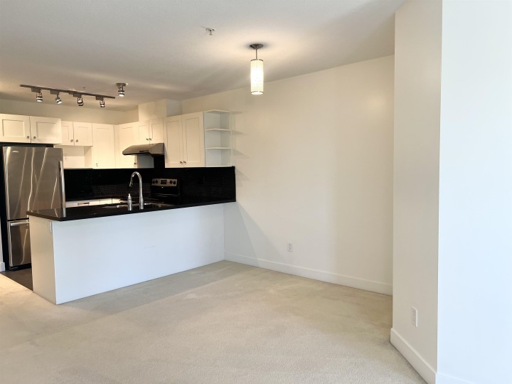 Photo 6 at 305 - 4550 Fraser Street, Fraser VE, Vancouver East
