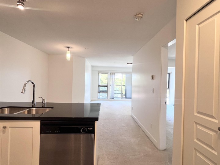 Photo 3 at 305 - 4550 Fraser Street, Fraser VE, Vancouver East