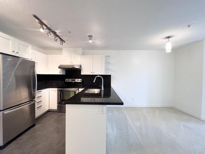 Photo 4 at 305 - 4550 Fraser Street, Fraser VE, Vancouver East