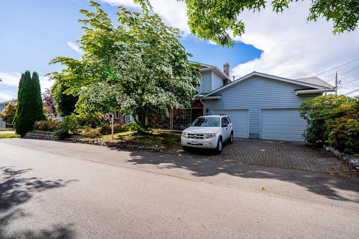 Photo 3 at 1525 E 51st Avenue, Knight, Vancouver East