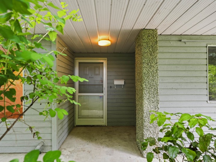 Photo 2 at 3321 Marquette Crescent, Champlain Heights, Vancouver East