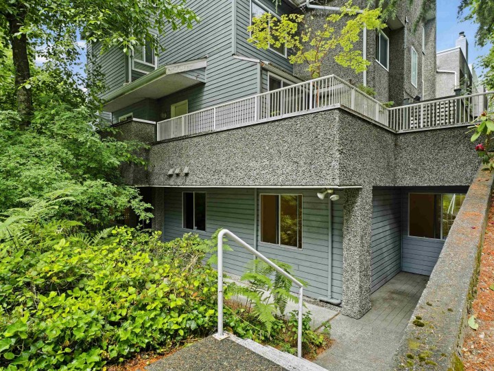 Photo 3 at 3321 Marquette Crescent, Champlain Heights, Vancouver East