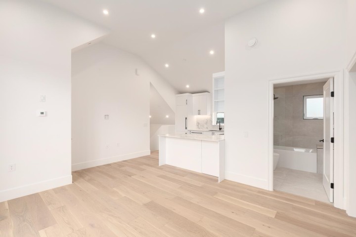 Photo 6 at 849 E 19th Avenue, Fraser VE, Vancouver East