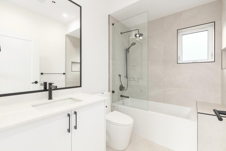 Photo 9 at 849 E 19th Avenue, Fraser VE, Vancouver East