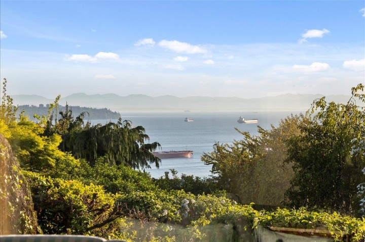 Photo 2 at 982 Braeside Street, Sentinel Hill, West Vancouver