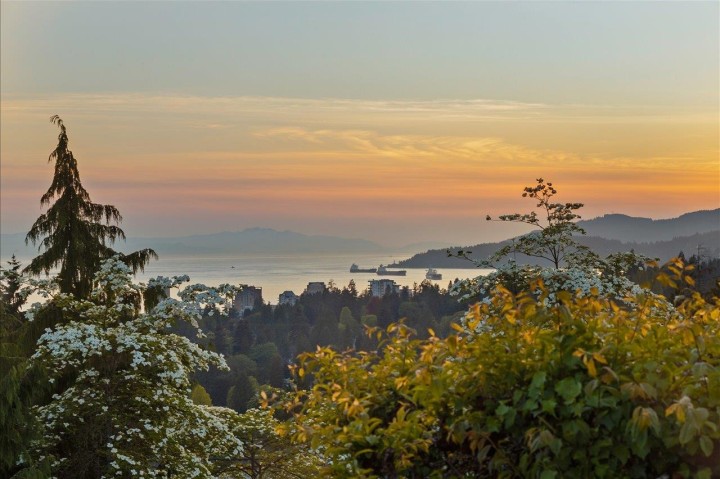 Photo 1 at 982 Braeside Street, Sentinel Hill, West Vancouver