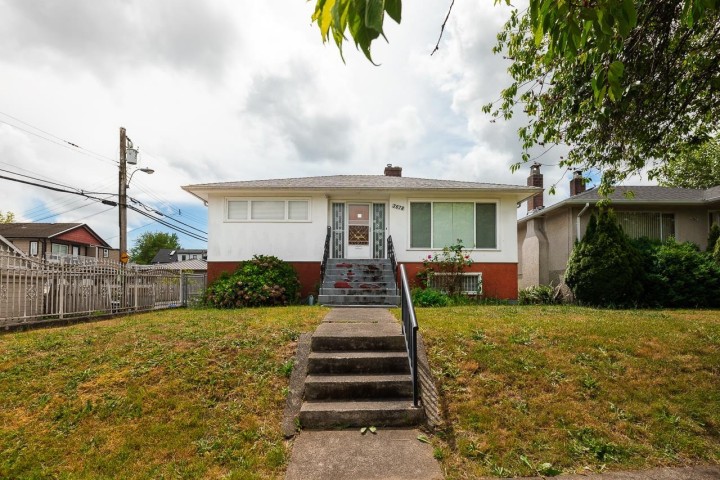 Photo 2 at 3678 E 25th Avenue, Renfrew Heights, Vancouver East