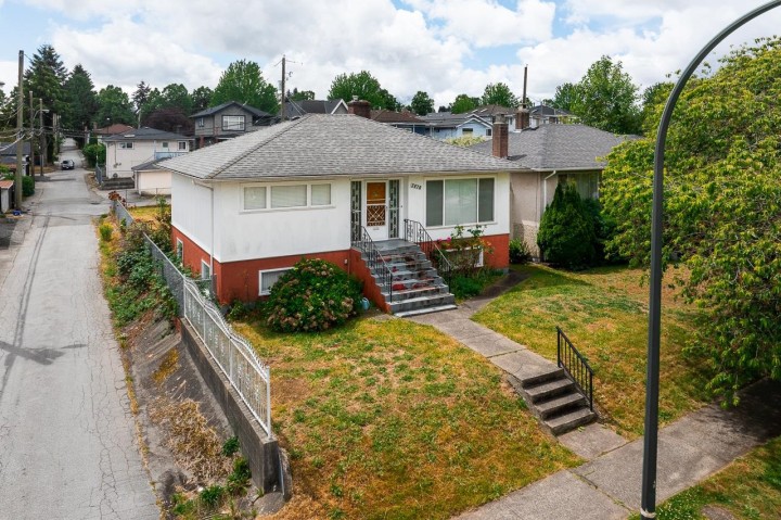Photo 3 at 3678 E 25th Avenue, Renfrew Heights, Vancouver East