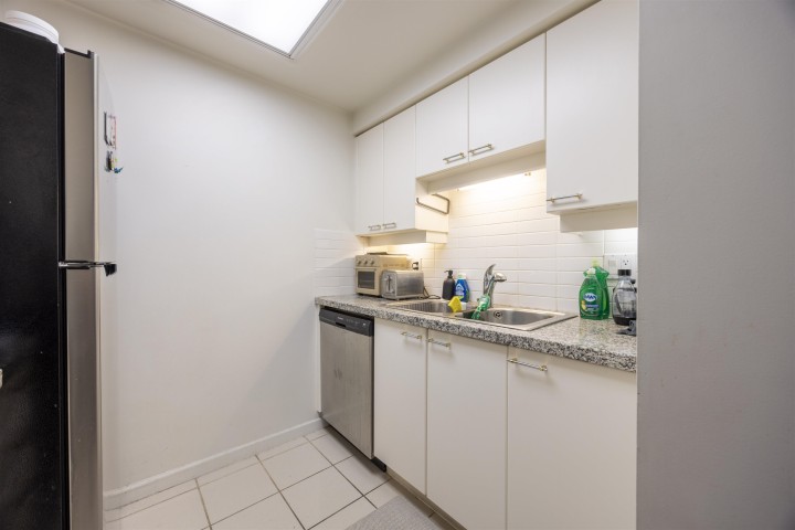Photo 9 at 2505 - 388 Drake Street, Yaletown, Vancouver West