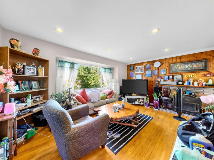Photo 2 at 5033 Killarney Street, Collingwood VE, Vancouver East