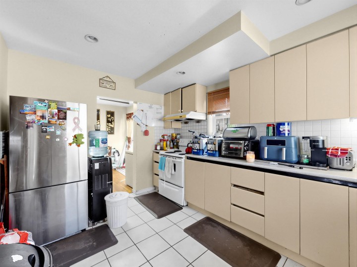 Photo 12 at 5033 Killarney Street, Collingwood VE, Vancouver East