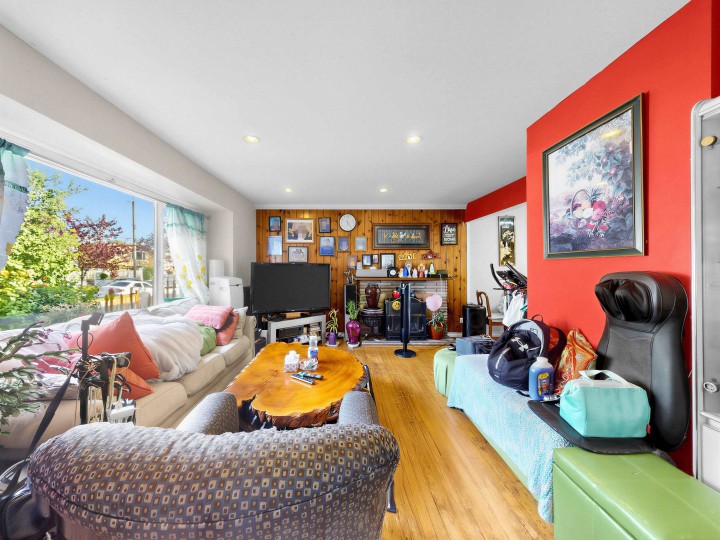 Photo 4 at 5033 Killarney Street, Collingwood VE, Vancouver East
