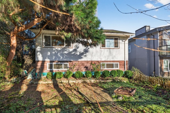 Photo 1 at 557 E 21st Avenue, Fraser VE, Vancouver East