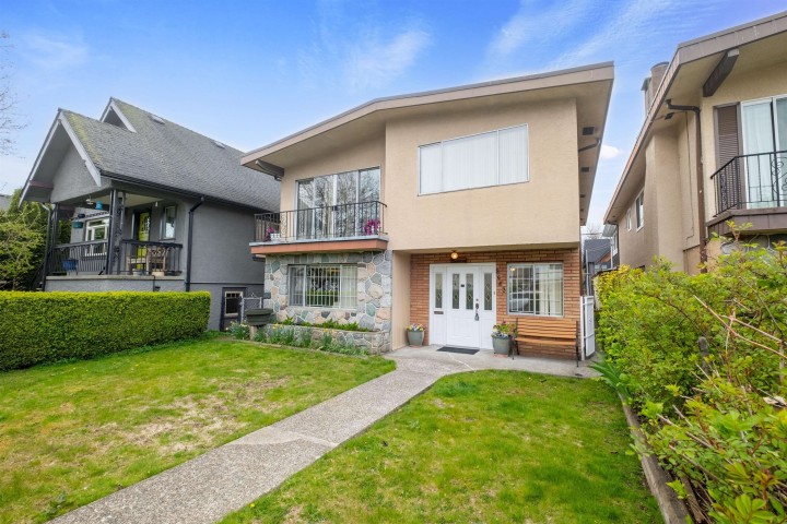 Photo 2 at 2663 Dundas Street, Hastings Sunrise, Vancouver East