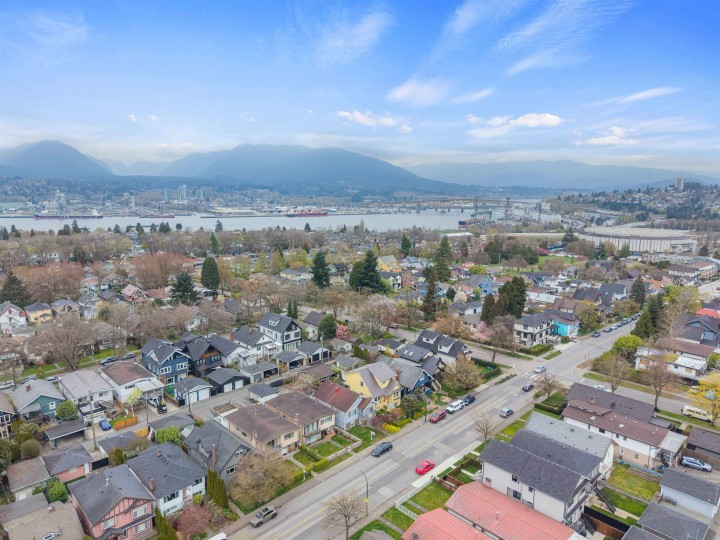 Photo 3 at 2663 Dundas Street, Hastings Sunrise, Vancouver East