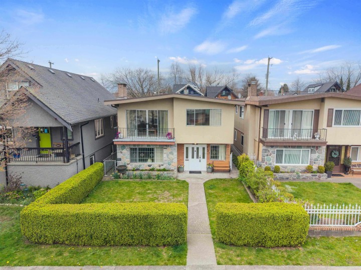 Photo 1 at 2663 Dundas Street, Hastings Sunrise, Vancouver East