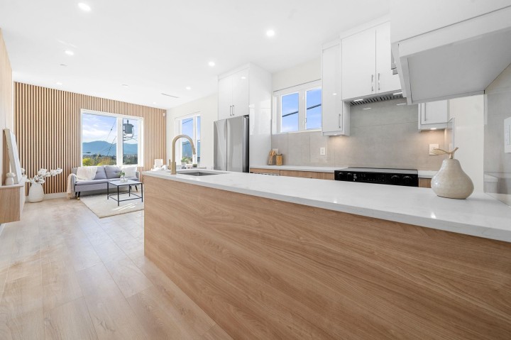 Photo 9 at 2 - 3583 Haida Drive, Renfrew Heights, Vancouver East