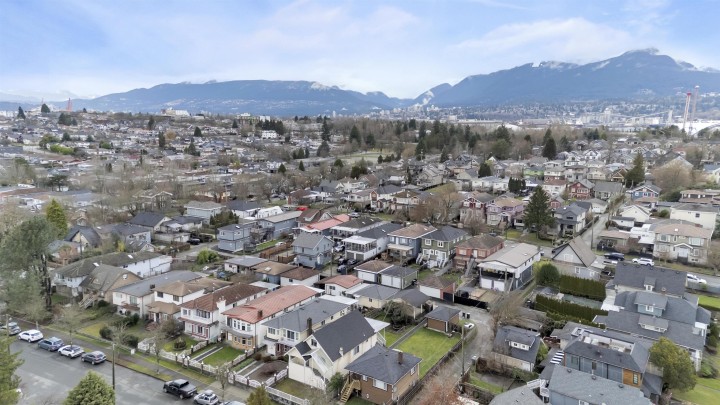 Photo 23 at 3153 Parker Street, Renfrew VE, Vancouver East