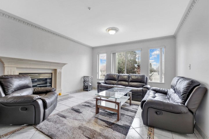 Photo 3 at 3153 Parker Street, Renfrew VE, Vancouver East