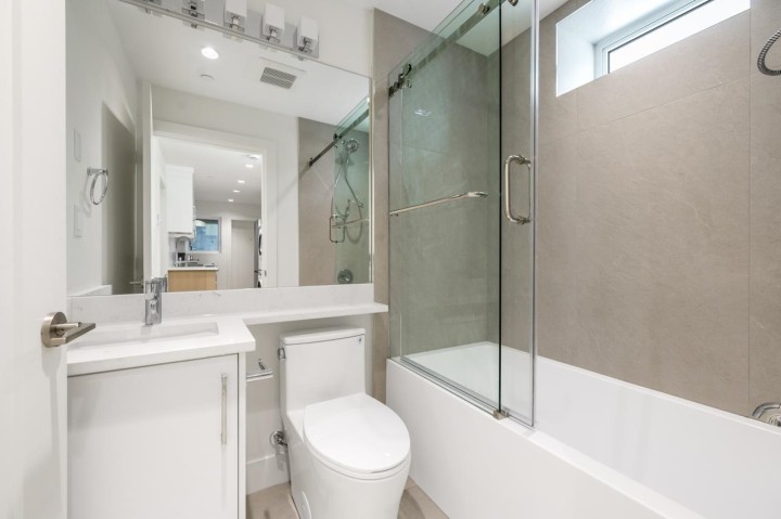 Photo 16 at 1 - 366 E 64th Avenue, South Vancouver, Vancouver East