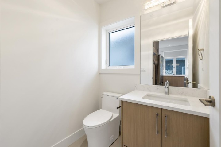 Photo 10 at 1 - 366 E 64th Avenue, South Vancouver, Vancouver East