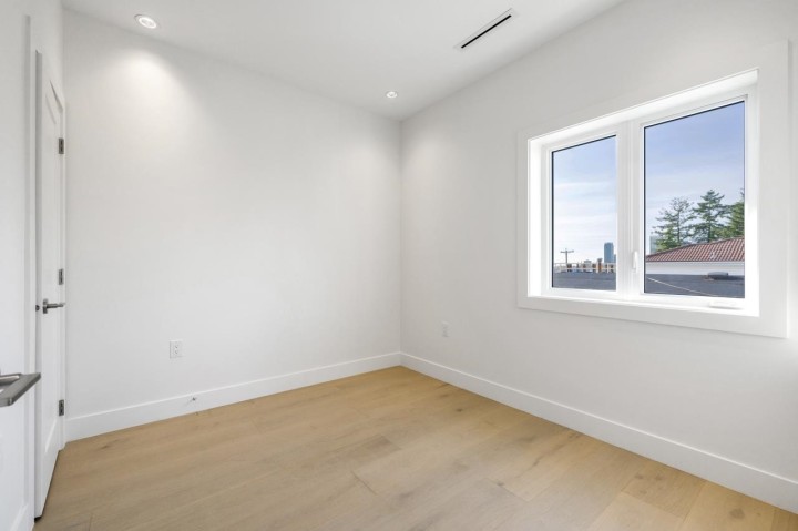 Photo 15 at 1 - 366 E 64th Avenue, South Vancouver, Vancouver East