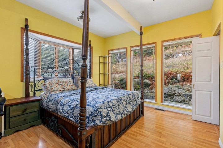 Photo 12 at 556 Ballantree Road, Glenmore, West Vancouver