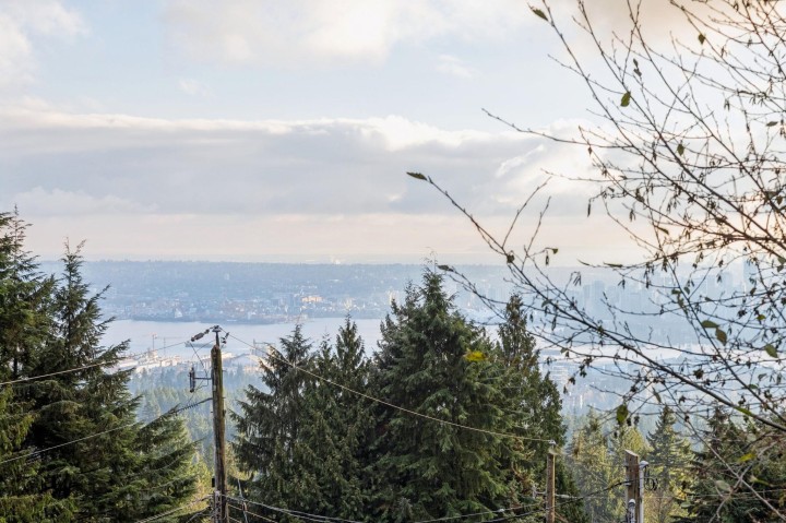 Photo 32 at 556 Ballantree Road, Glenmore, West Vancouver