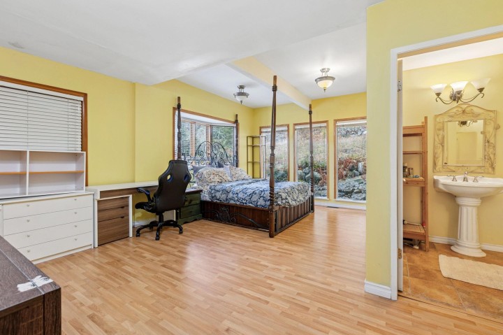 Photo 14 at 556 Ballantree Road, Glenmore, West Vancouver