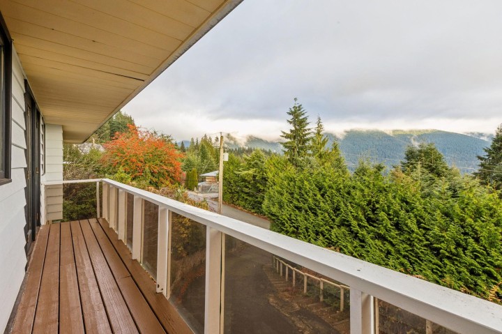 Photo 31 at 556 Ballantree Road, Glenmore, West Vancouver