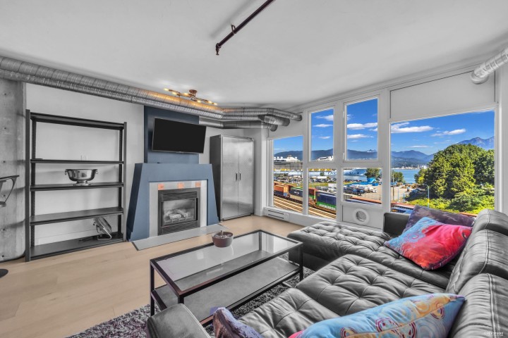 Photo 6 at 608 - 27 Alexander Street, Downtown VE, Vancouver East