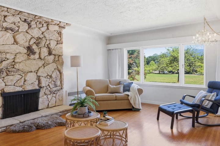 Photo 2 at 2880 Oxford Street, Hastings Sunrise, Vancouver East