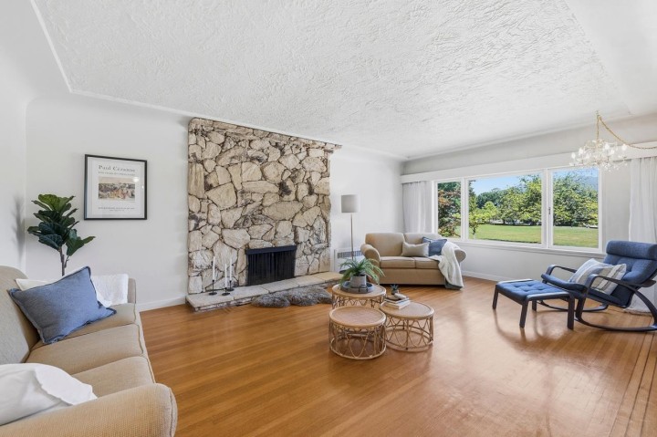 Photo 1 at 2880 Oxford Street, Hastings Sunrise, Vancouver East